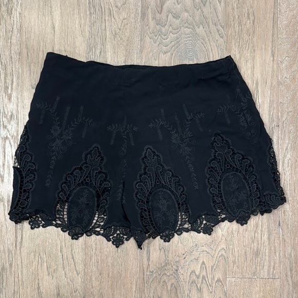 Forever 21 Elegant Black Lace Women’s Mini Skirt Size Medium - Picture 4 of 6
